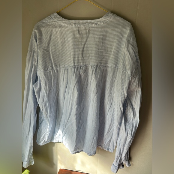 Spring/Summer light weight blouse - Picture 4 of 4